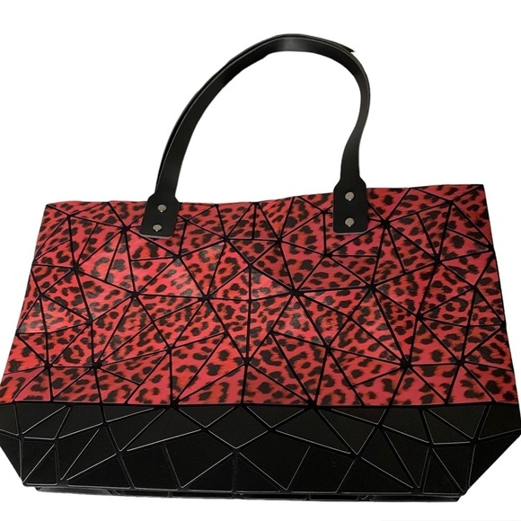 P. Luca tote coral red leopard and black geometric bendable‎ purse. - Picture 9 of 12